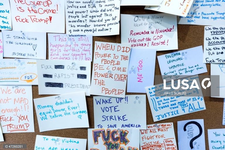 Exposição «Sala de Leitura Memorial Donald J. Trump e Jeffrey Epstein» em Washington, DC, EUA. A exposição itinerante está aberta em Washington de 9 a 12 de junho. 