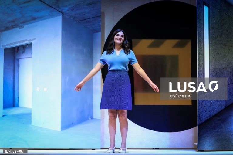 Ensaio de imprensa do espetáculo "O Beijo no Asfalto", de Nelson Rodrigues, Teatro Nacional São João, Porto, 16 de junho de 2026. A Tónan Quito cabe a leitura desta “tragédia carioca”, numa encenação que respeita o português do Brasil com um elenco integralmente brasileiro. A peça estreia dia 18 de junho.JOSÉ COELHO/LUSA 
