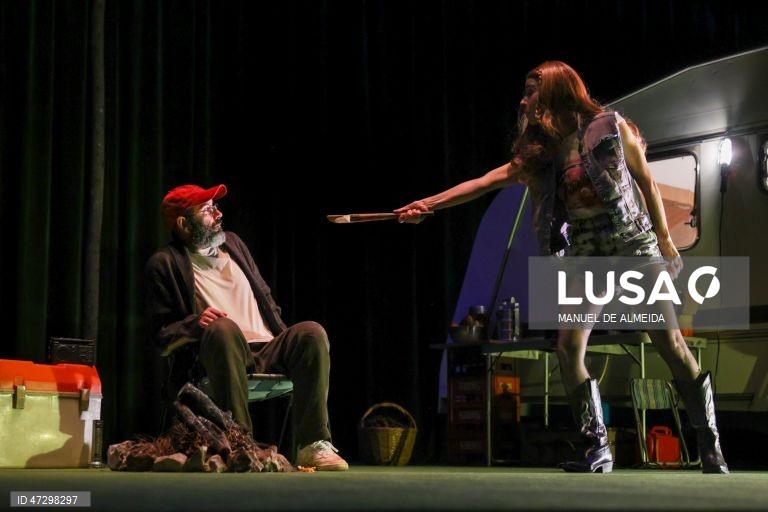 Ensaio de imprensa da peça "Caravana", escrita pelo poeta e dramaturgo João Luís Barreto Guimarães, com encenação de João Pedro Vaz e interpretação de Joaquim Horta e Rita Calçada Bastos, com estreia a 19 de junho, no Teatro Aberto, em Lisboa, 16 de junho de 2026. (ACOMPANHA TEXTO DE 17 DE JUNHO DE 2026). MANUEL DE ALMEIDA/LUSA