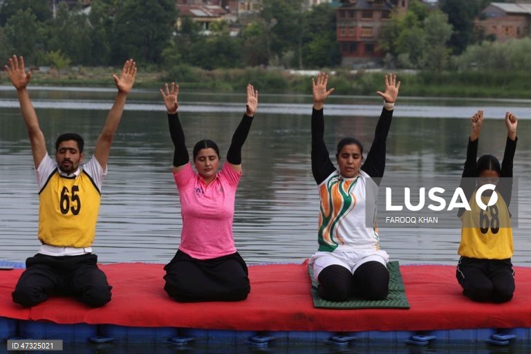 Índia: Dia Internacional do Yoga foi comemorado na Caxemira