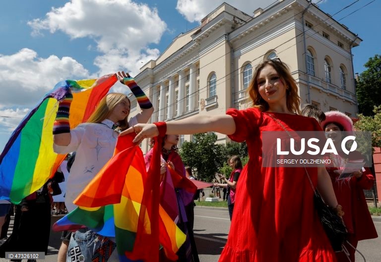 A capital ucraniana acolhe a marcha KyivPride.