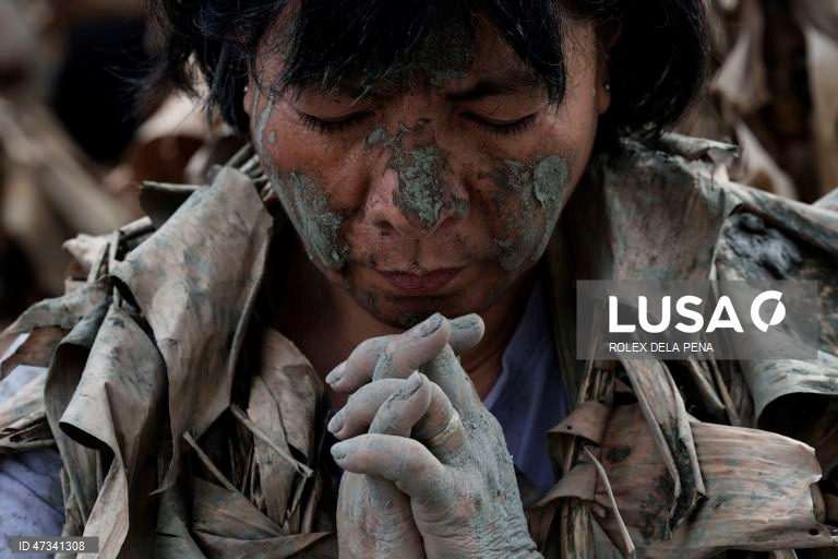 Filipinas: Festival do Povo da Lama celebra o dia de São João Batista