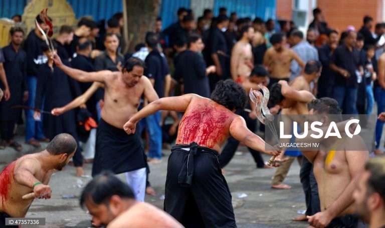 Islão: Celebrações do Dia de Ashura que marca a morte do neto de Maomé na batalha de Karbala