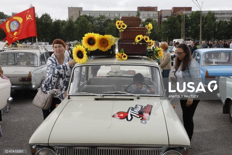 Rússia: Festival automóvel em S. Petersburgo dedicado ao modelo clássico Moskvich