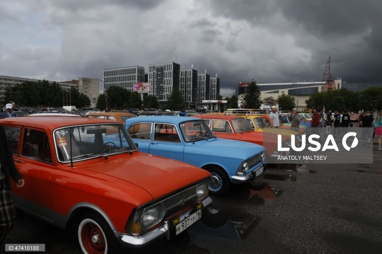 Rússia: Festival automóvel em S. Petersburgo dedicado ao modelo clássico Moskvich