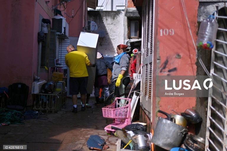 Brasil: nível das águas começa a baixar após enchente em Porto Alegre