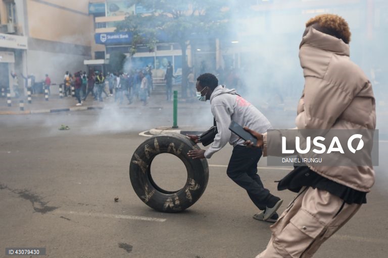 Quénia: Protestos contra a subida de impostos em Nairobi
