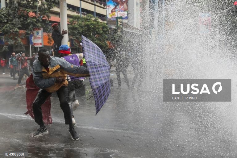Quénia: Protestos contra a subida de impostos em Nairobi