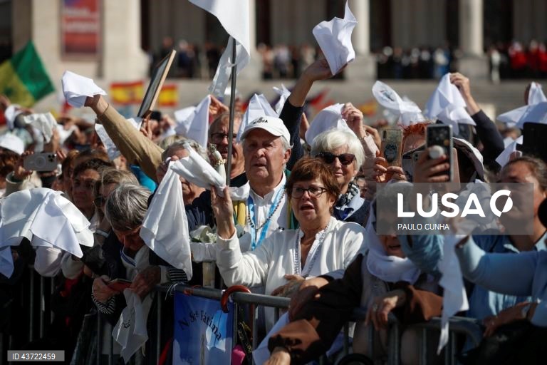 Peregrinação internacional aniversária de 13 de outubro ao Santuário de Fátima