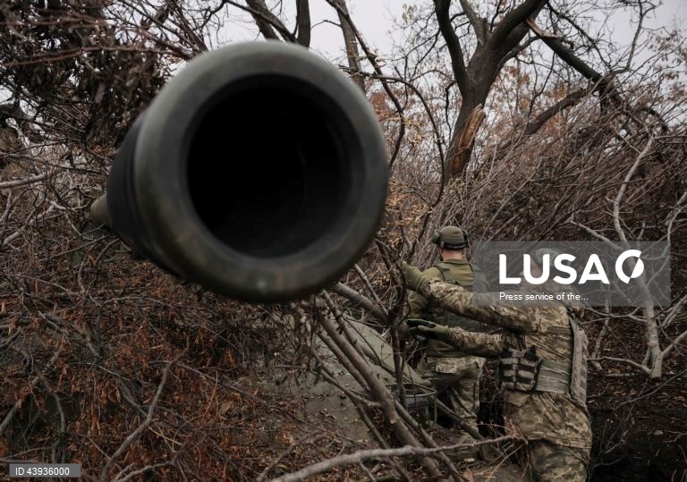 Militares ucranianos mantêm posição perto de Chasiv Yar, na região de Donetsk