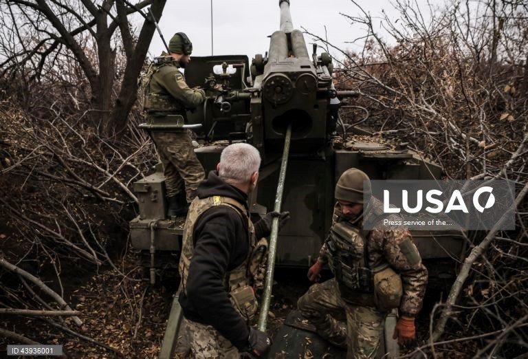 Militares ucranianos mantêm posição perto de Chasiv Yar, na região de Donetsk