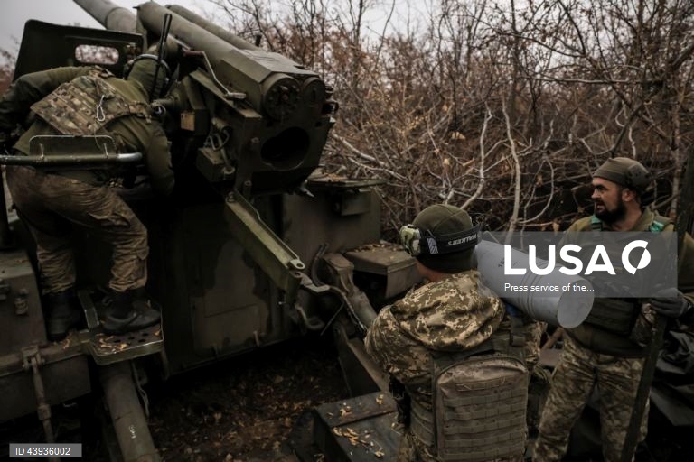 Militares ucranianos mantêm posição perto de Chasiv Yar, na região de Donetsk