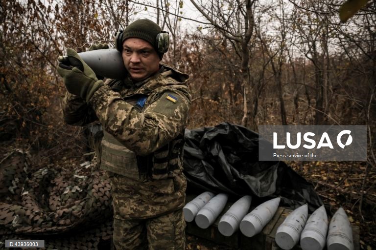 Militares ucranianos mantêm posição perto de Chasiv Yar, na região de Donetsk