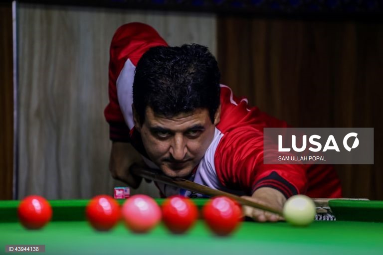 Afeganistão: Praticantes de snooker em Cabul