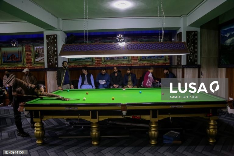 Afeganistão: Praticantes de snooker em Cabul