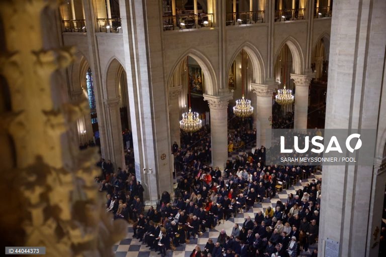 Primeira missa na Catedral de Notre Dame de Paris, em Paris, França. A Catedral de Notre Dame de Paris reabriu a 07 de dezembro, após quase seis anos de obras de renovação na sequência da sua destruição por um incêndio em 15 de abril de 2019.