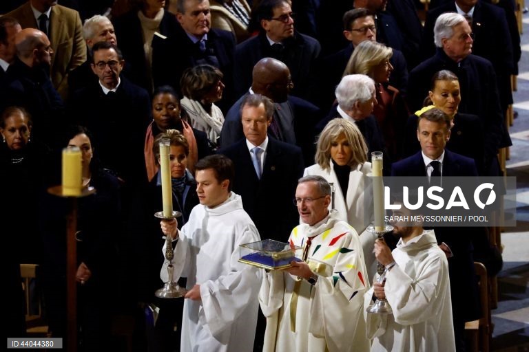 Primeira missa na Catedral de Notre Dame de Paris, em Paris, França. A Catedral de Notre Dame de Paris reabriu a 07 de dezembro, após quase seis anos de obras de renovação na sequência da sua destruição por um incêndio em 15 de abril de 2019.