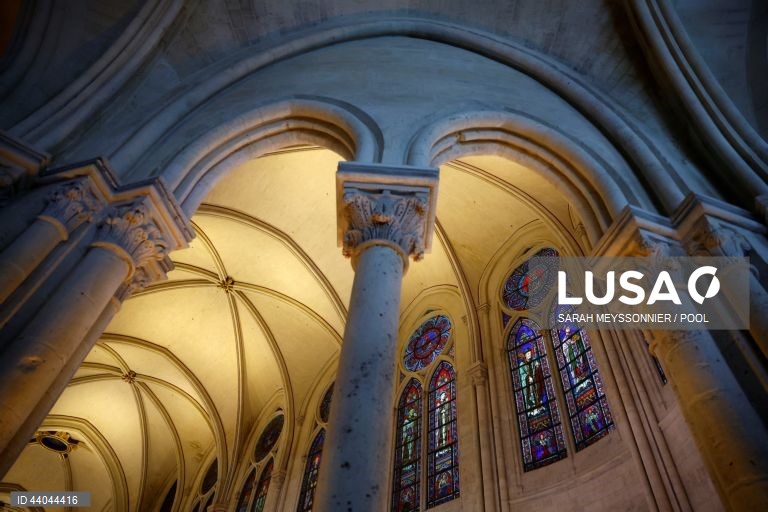 Primeira missa na Catedral de Notre Dame de Paris, em Paris, França. A Catedral de Notre Dame de Paris reabriu a 07 de dezembro, após quase seis anos de obras de renovação na sequência da sua destruição por um incêndio em 15 de abril de 2019.