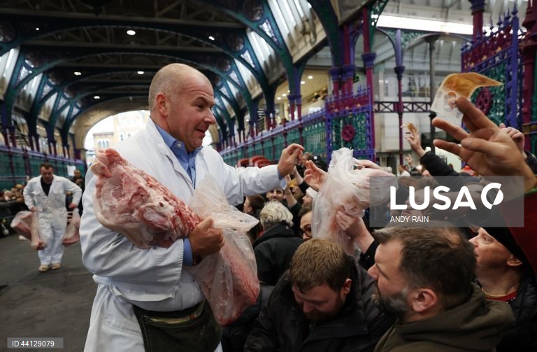 Reino Unido: Venda de carne de peru no Mercado Smithfield em Londres