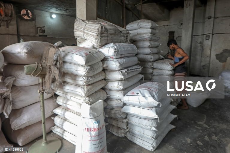 Bangladesh: Reciclagem de materiais plásticos em Daca