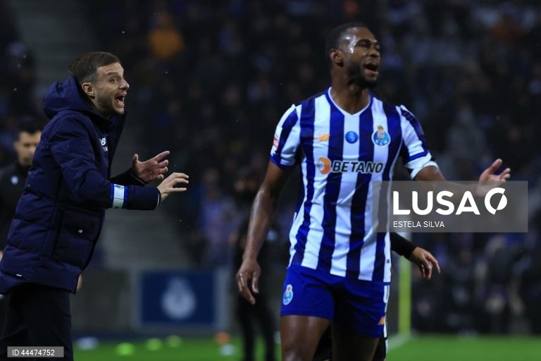  FC Porto perdeu hoje a oportunidade de se colocar a quatro pontos da liderança da I Liga portuguesa de futebol, ao empatar 1-1 na receção ao Vitória de Guimarães, no encontro de encerramento da 23.ª jornada.