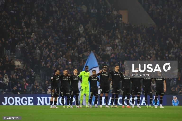  FC Porto perdeu hoje a oportunidade de se colocar a quatro pontos da liderança da I Liga portuguesa de futebol, ao empatar 1-1 na receção ao Vitória de Guimarães, no encontro de encerramento da 23.ª jornada.