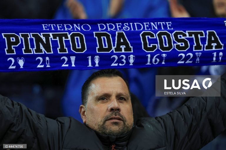  FC Porto perdeu hoje a oportunidade de se colocar a quatro pontos da liderança da I Liga portuguesa de futebol, ao empatar 1-1 na receção ao Vitória de Guimarães, no encontro de encerramento da 23.ª jornada.