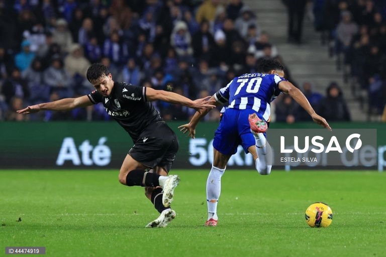  FC Porto perdeu hoje a oportunidade de se colocar a quatro pontos da liderança da I Liga portuguesa de futebol, ao empatar 1-1 na receção ao Vitória de Guimarães, no encontro de encerramento da 23.ª jornada.