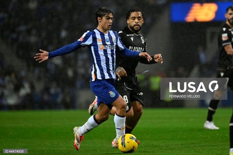  FC Porto perdeu hoje a oportunidade de se colocar a quatro pontos da liderança da I Liga portuguesa de futebol, ao empatar 1-1 na receção ao Vitória de Guimarães, no encontro de encerramento da 23.ª jornada.