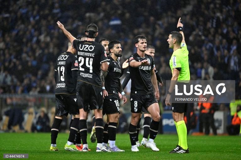  FC Porto perdeu hoje a oportunidade de se colocar a quatro pontos da liderança da I Liga portuguesa de futebol, ao empatar 1-1 na receção ao Vitória de Guimarães, no encontro de encerramento da 23.ª jornada.