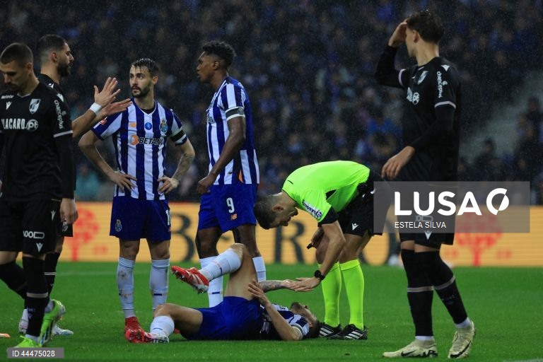  FC Porto perdeu hoje a oportunidade de se colocar a quatro pontos da liderança da I Liga portuguesa de futebol, ao empatar 1-1 na receção ao Vitória de Guimarães, no encontro de encerramento da 23.ª jornada.