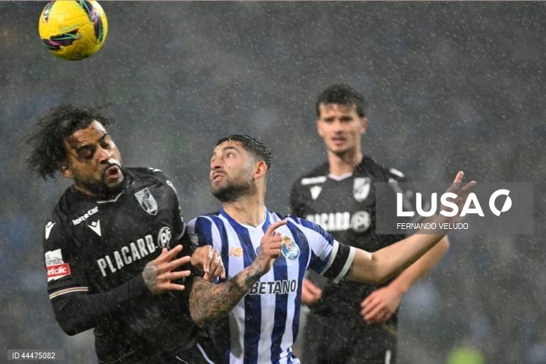  FC Porto perdeu hoje a oportunidade de se colocar a quatro pontos da liderança da I Liga portuguesa de futebol, ao empatar 1-1 na receção ao Vitória de Guimarães, no encontro de encerramento da 23.ª jornada.