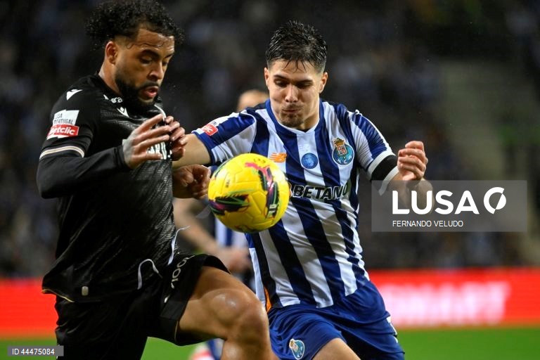  FC Porto perdeu hoje a oportunidade de se colocar a quatro pontos da liderança da I Liga portuguesa de futebol, ao empatar 1-1 na receção ao Vitória de Guimarães, no encontro de encerramento da 23.ª jornada.