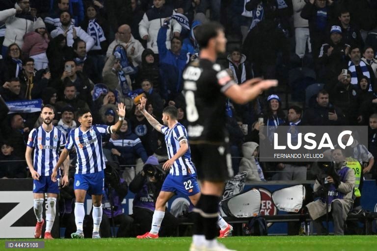  FC Porto perdeu hoje a oportunidade de se colocar a quatro pontos da liderança da I Liga portuguesa de futebol, ao empatar 1-1 na receção ao Vitória de Guimarães, no encontro de encerramento da 23.ª jornada.