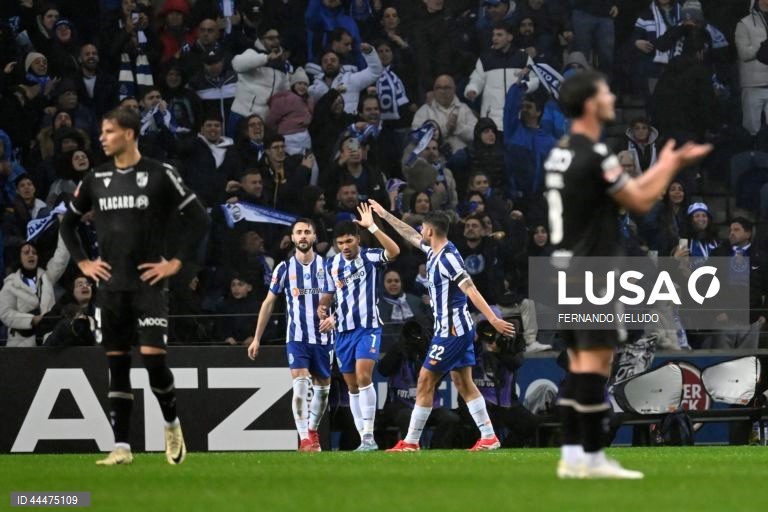  FC Porto perdeu hoje a oportunidade de se colocar a quatro pontos da liderança da I Liga portuguesa de futebol, ao empatar 1-1 na receção ao Vitória de Guimarães, no encontro de encerramento da 23.ª jornada.