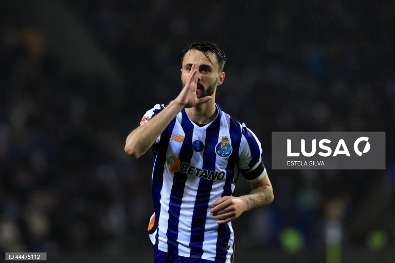  FC Porto perdeu hoje a oportunidade de se colocar a quatro pontos da liderança da I Liga portuguesa de futebol, ao empatar 1-1 na receção ao Vitória de Guimarães, no encontro de encerramento da 23.ª jornada.