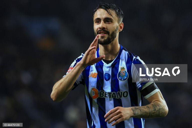  FC Porto perdeu hoje a oportunidade de se colocar a quatro pontos da liderança da I Liga portuguesa de futebol, ao empatar 1-1 na receção ao Vitória de Guimarães, no encontro de encerramento da 23.ª jornada.