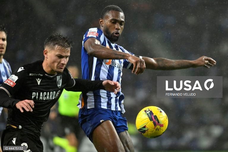  FC Porto perdeu hoje a oportunidade de se colocar a quatro pontos da liderança da I Liga portuguesa de futebol, ao empatar 1-1 na receção ao Vitória de Guimarães, no encontro de encerramento da 23.ª jornada.