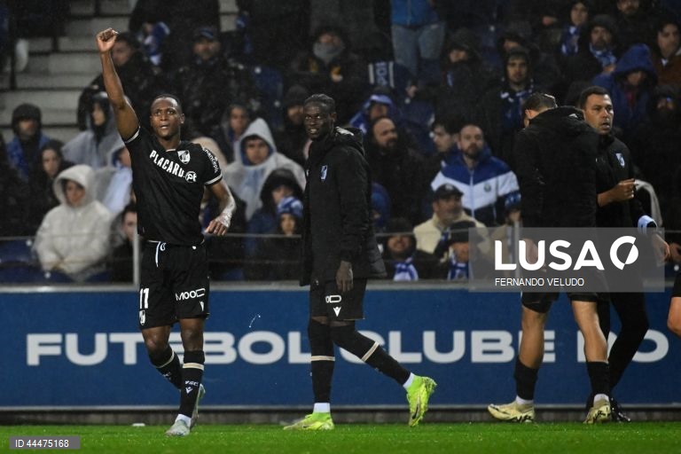  FC Porto perdeu hoje a oportunidade de se colocar a quatro pontos da liderança da I Liga portuguesa de futebol, ao empatar 1-1 na receção ao Vitória de Guimarães, no encontro de encerramento da 23.ª jornada.