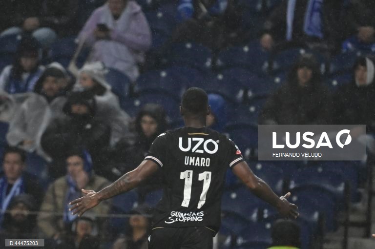  FC Porto perdeu hoje a oportunidade de se colocar a quatro pontos da liderança da I Liga portuguesa de futebol, ao empatar 1-1 na receção ao Vitória de Guimarães, no encontro de encerramento da 23.ª jornada.