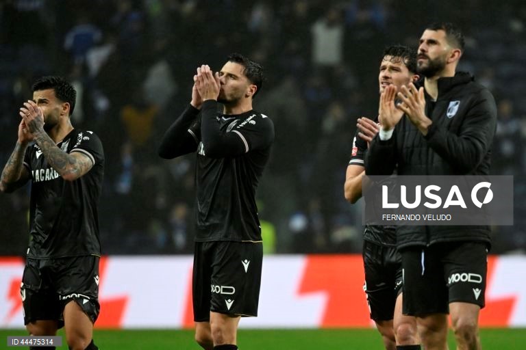  FC Porto perdeu hoje a oportunidade de se colocar a quatro pontos da liderança da I Liga portuguesa de futebol, ao empatar 1-1 na receção ao Vitória de Guimarães, no encontro de encerramento da 23.ª jornada.