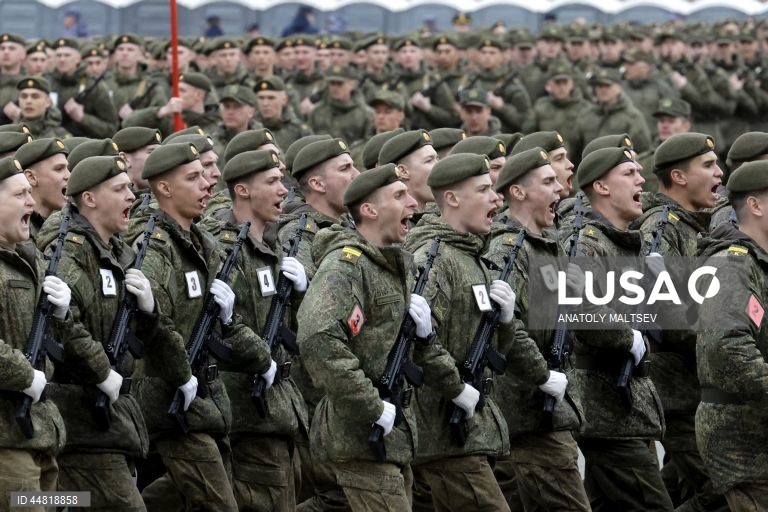 Ensaio do desfile do Dia da Vitória em São Petersburgo