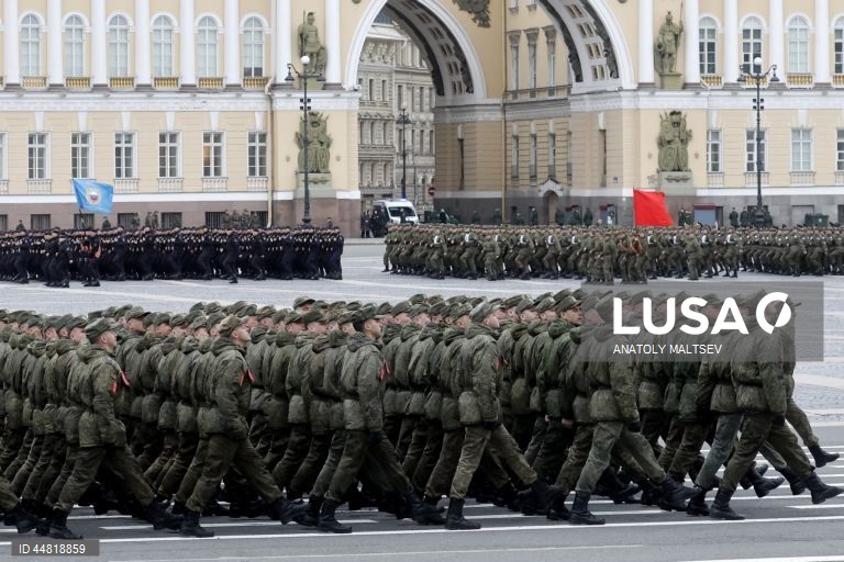 Ensaio do desfile do Dia da Vitória em São Petersburgo