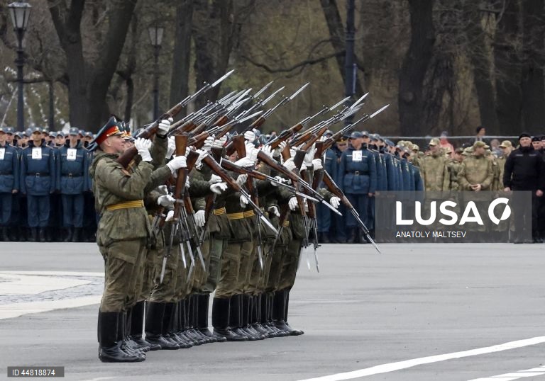 Ensaio do desfile do Dia da Vitória em São Petersburgo