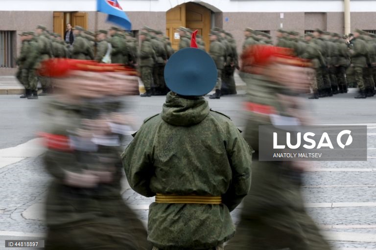 Ensaio do desfile do Dia da Vitória em São Petersburgo