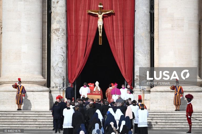 Cerimónia de trasladação do corpo de Francisco para a basílica de São Pedro