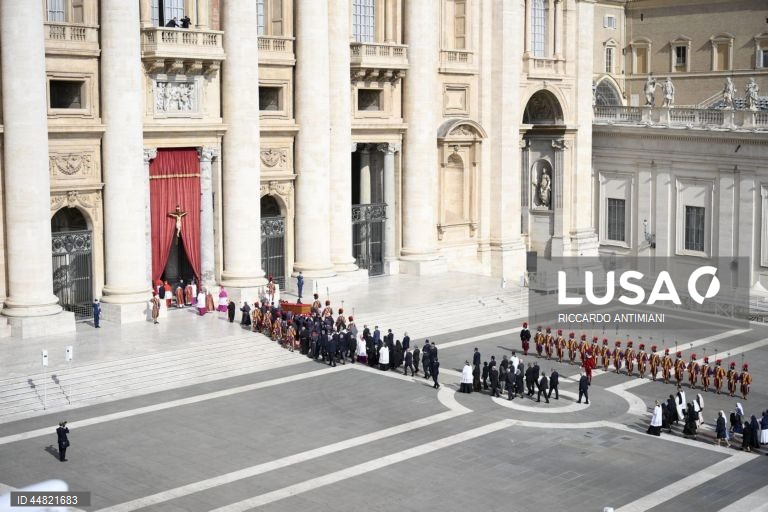 Cerimónia de trasladação do corpo de Francisco para a basílica de São Pedro