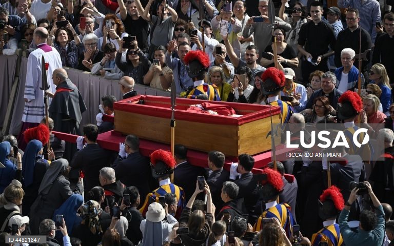 Cerimónia de trasladação do corpo de Francisco para a basílica de São Pedro