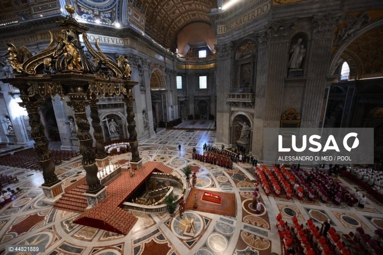 Cerimónia de trasladação do corpo de Francisco para a basílica de São Pedro