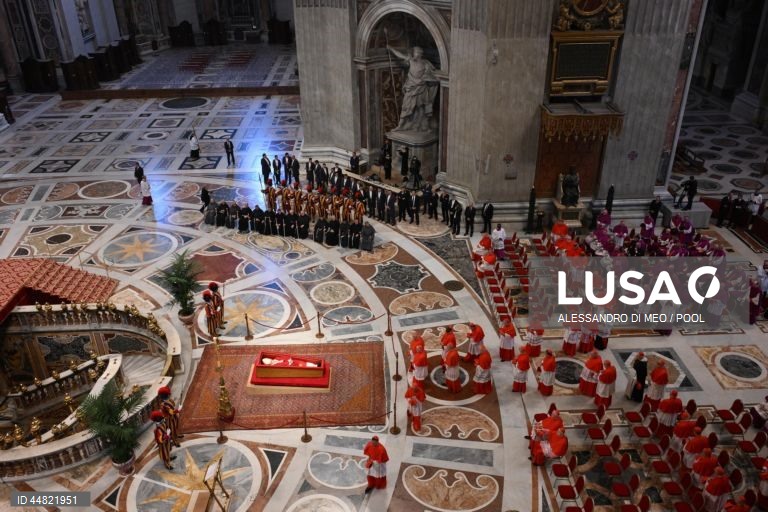 Cerimónia de trasladação do corpo de Francisco para a basílica de São Pedro